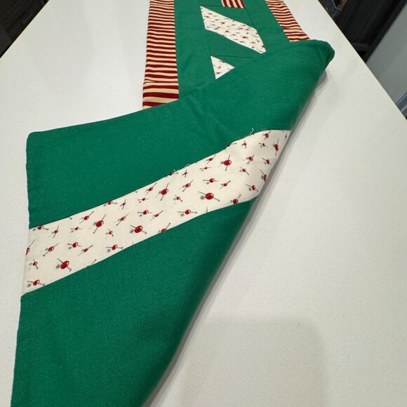 Table Linen Runner Centre Patched Work Red, Green & Cream Handmade Vintage 28 in - Picture 4 of 6